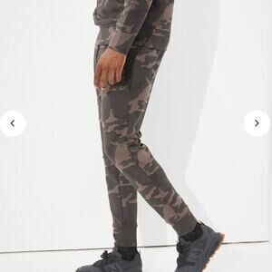 Worn Once AMERICAN EAGLE Men’s Green Camo ACTIVE 24/7 JOGGER Size Medium